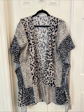 Clearance Lightweight Black & Cream Animal Print Kimono Tunic